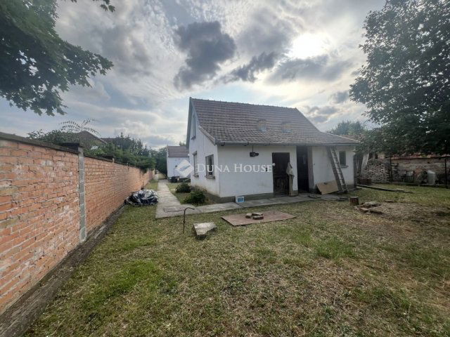 Eladó családi ház, Szegeden 130 M Ft, 3 szobás