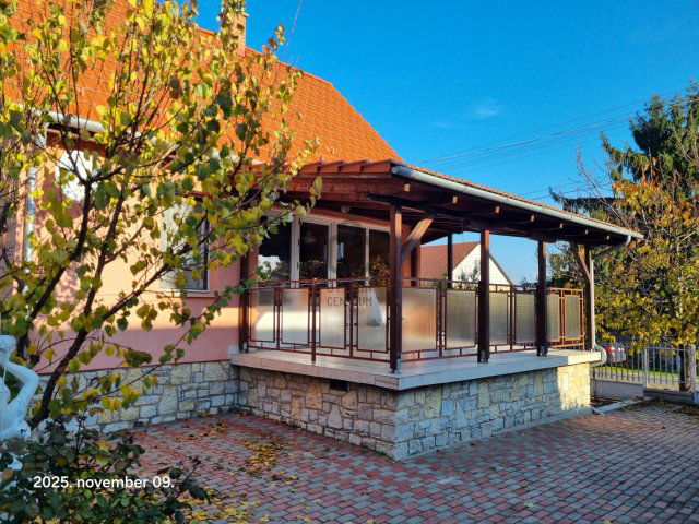 Eladó nyaraló, Balatonakarattyán 68 M Ft, 4 szobás