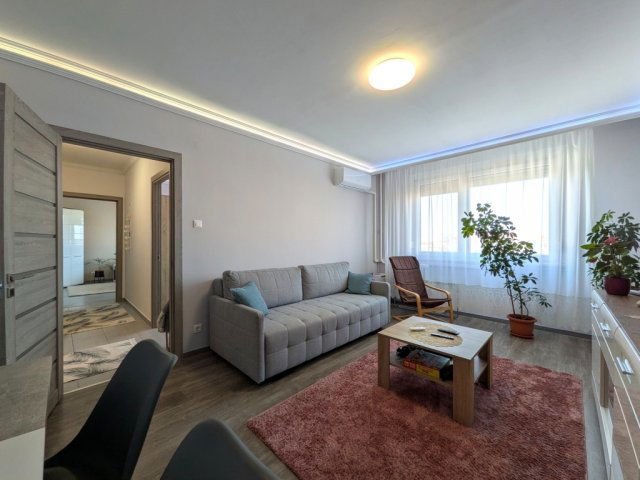 Eladó panellakás, Debrecenben 68.9 M Ft, 3 szobás