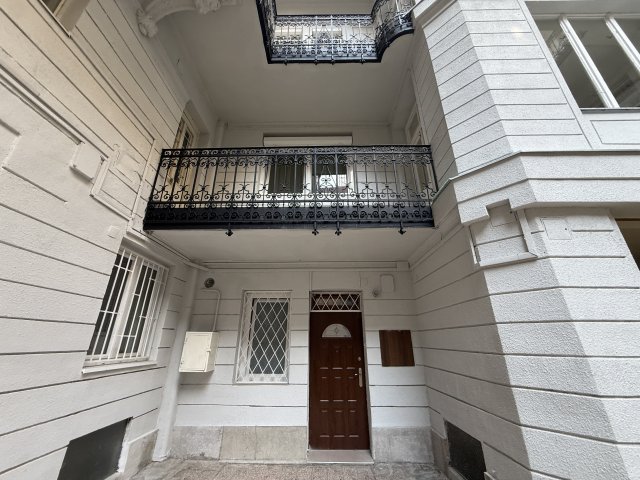 Eladó téglalakás, Budapesten, V. kerületben 78 M Ft, 1 szobás