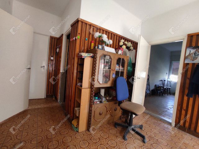 Eladó családi ház, Komáromban 23 M Ft, 2 szobás
