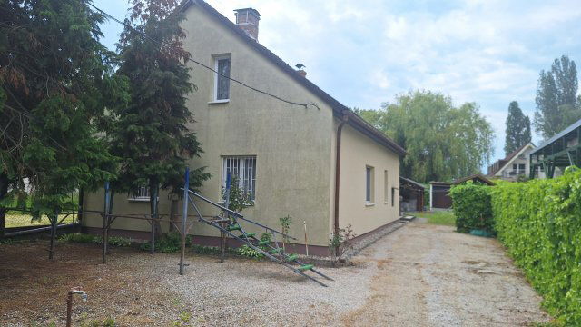 Eladó nyaraló, Balatonkenesén 210 M Ft, 8 szobás