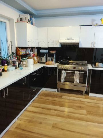 Eladó családi ház, Újbarokon 120 M Ft, 6 szobás