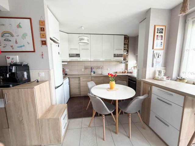 Eladó téglalakás, Tatán 92.5 M Ft, 2+1 szobás