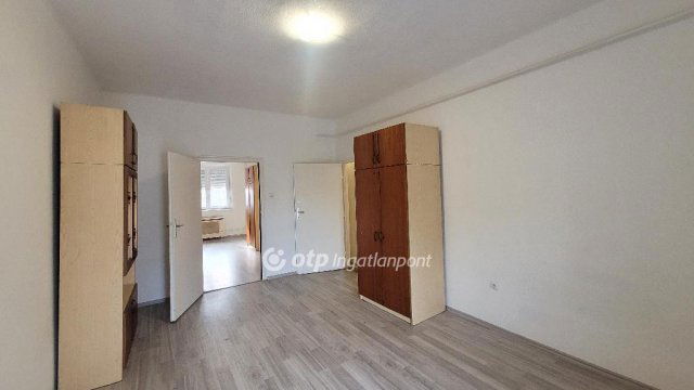 Eladó téglalakás, Jászberényben 29.5 M Ft, 2 szobás