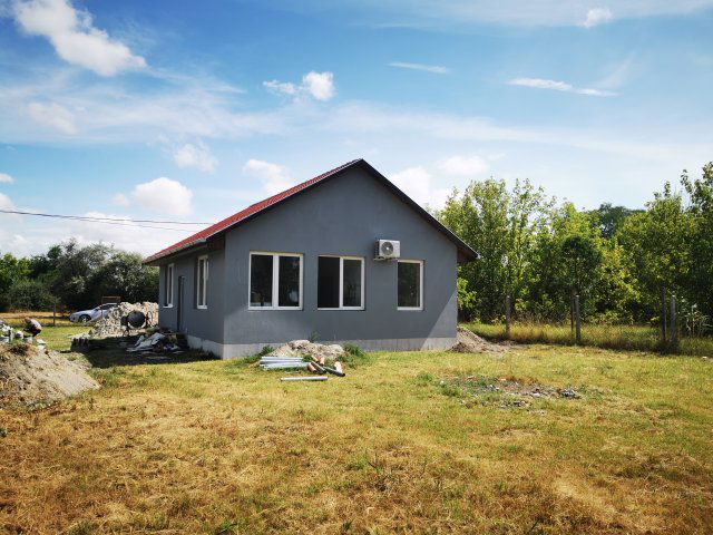 Kiadó családi ház, albérlet, Szegeden, Menta utcában, 3 szobás