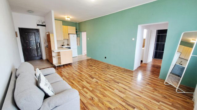 Kiadó panellakás, albérlet, Székesfehérvárott, Lövölde utcában