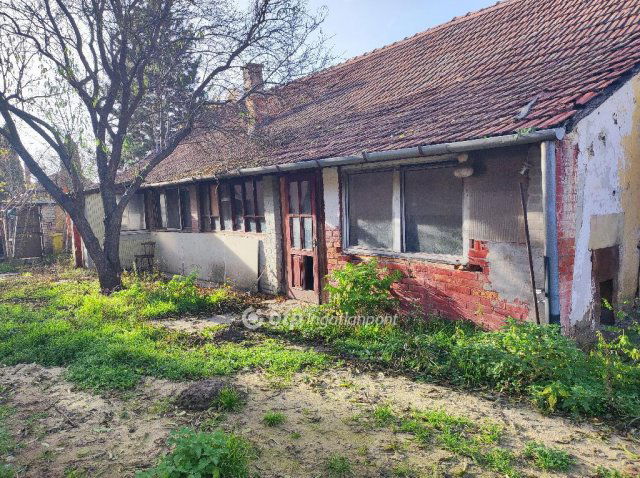 Eladó családi ház, Sándorfalván 21.5 M Ft, 4 szobás
