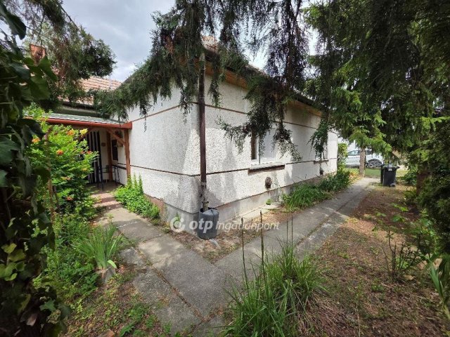 Eladó családi ház, Adonyban 48.5 M Ft, 3 szobás