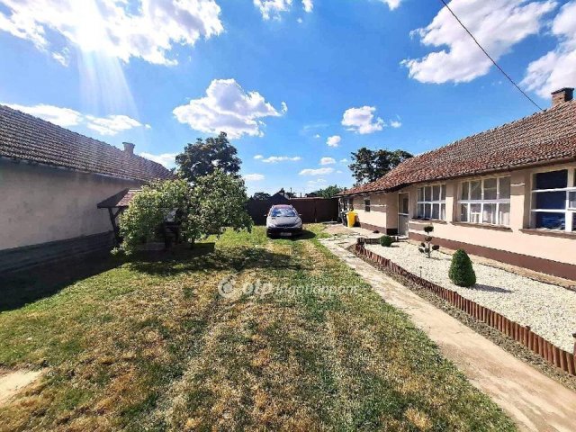 Eladó családi ház, Szeghalmon 9 M Ft, 1+1 szobás