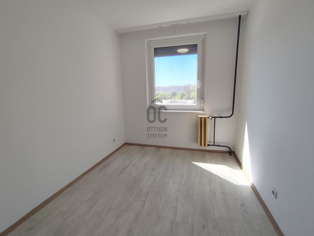 Eladó panellakás, Veszprémben 39.9 M Ft, 2 szobás