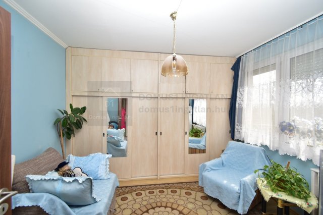 Eladó panellakás, Szombathelyen 41.9 M Ft, 2+1 szobás