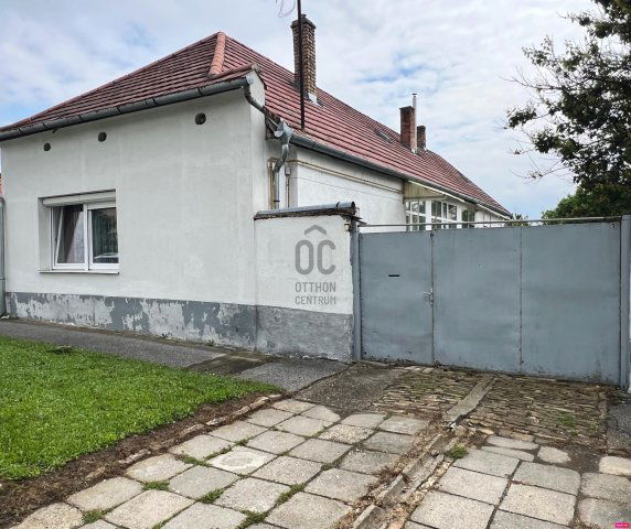 Eladó családi ház, Szekszárdon 30 M Ft, 4 szobás