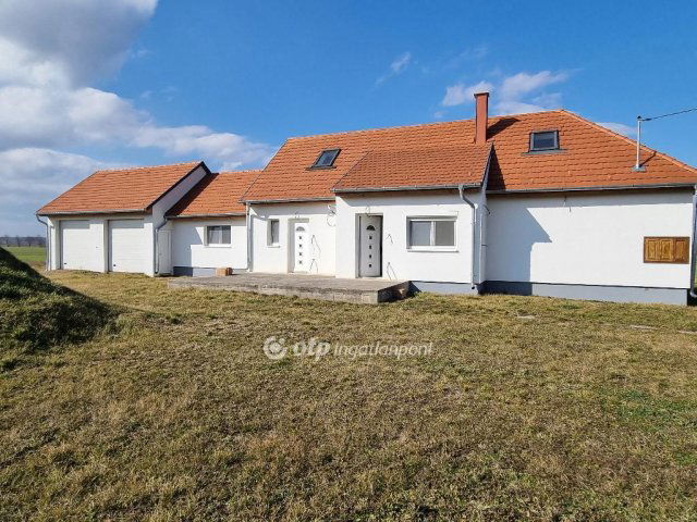 Eladó családi ház, Mesterin 48.527 M Ft, 3 szobás