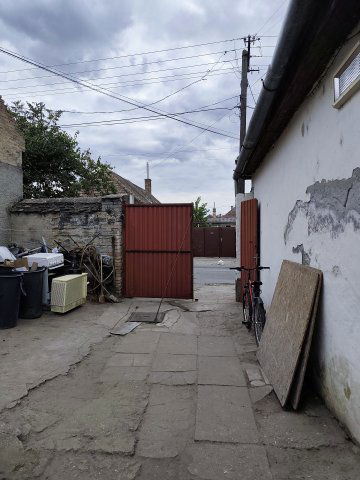 Eladó családi ház, Baján 16 M Ft, 3+1 szobás