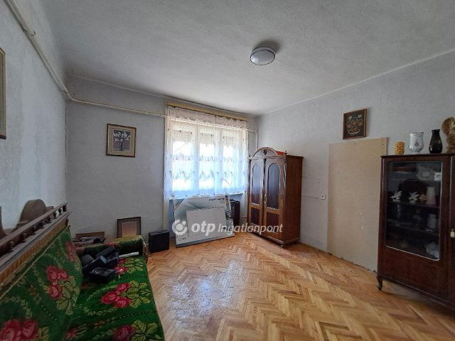 Eladó családi ház, Kenderesen 13 M Ft, 3 szobás