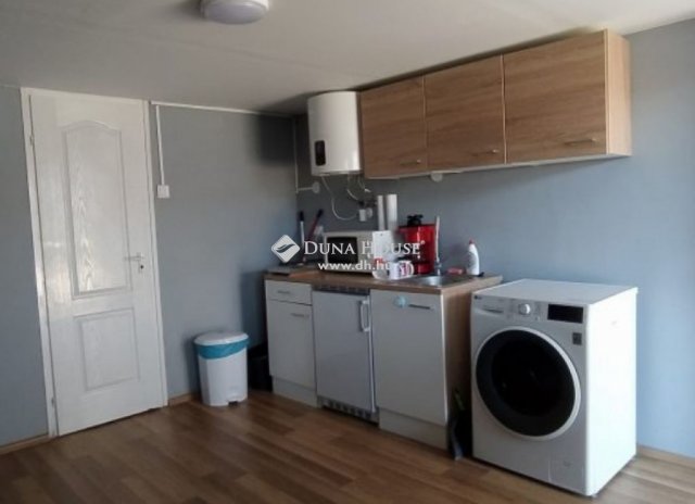 Eladó családi ház, Hódmezővásárhelyen 97.9 M Ft, 6 szobás