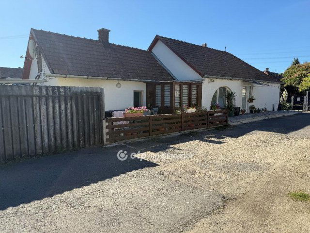 Eladó családi ház, Újfehértón 45.99 M Ft, 1 szobás