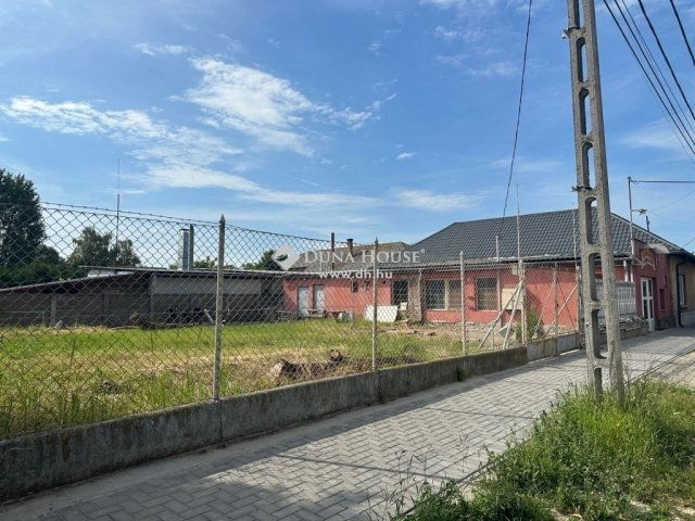 Eladó családi ház, Vecsésen 50 M Ft, 1 szobás