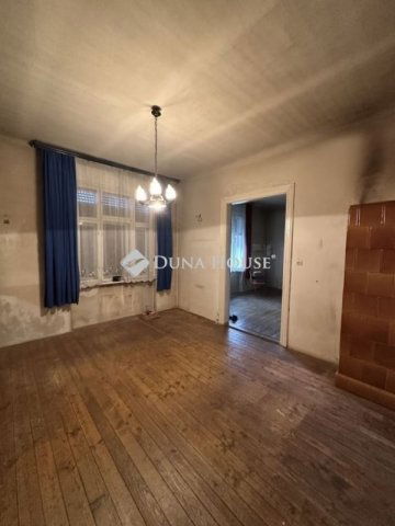 Eladó családi ház, Budapesten, XVIII. kerületben 56 M Ft