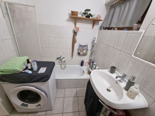 Eladó családi ház, Szigetszentmiklóson 98.9 M Ft, 5 szobás