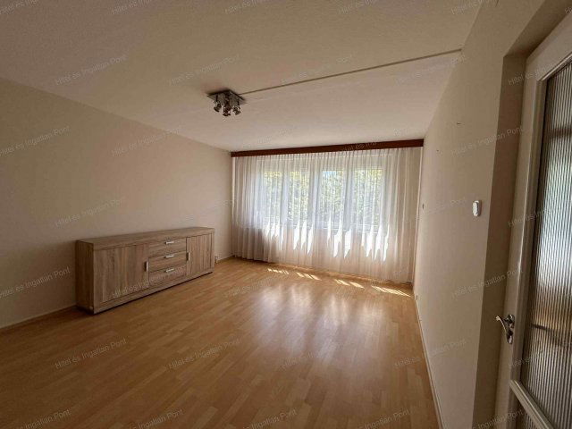 Kiadó panellakás, albérlet, Kecskeméten 120 E Ft / hó, 2 szobás