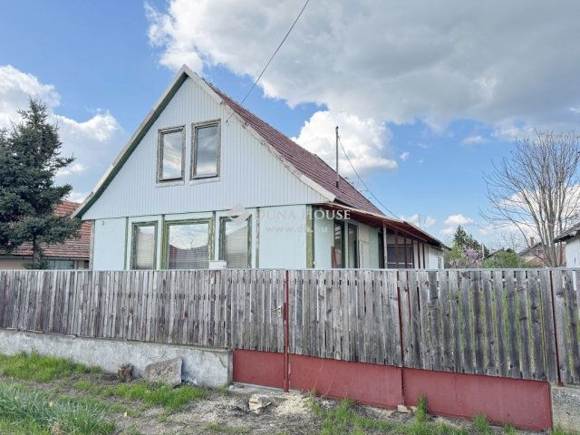 Eladó családi ház, Nagyszénáson 9 M Ft, 3 szobás
