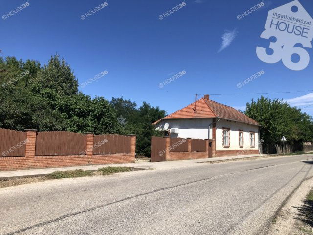 Eladó családi ház, Tiszasason 19.5 M Ft, 5 szobás