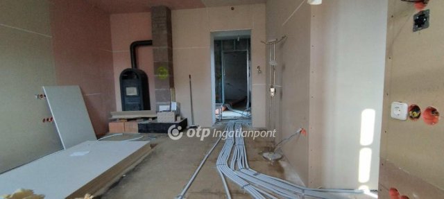 Eladó családi ház, Őcsényen 16 M Ft, 2 szobás