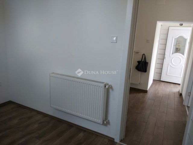 Eladó családi ház, Dunaharasztin 50 M Ft, 2 szobás