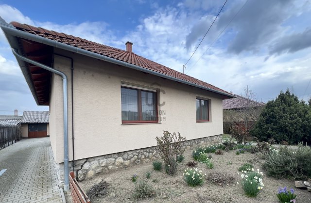 Eladó családi ház, Szekszárdon 79.5 M Ft, 3 szobás