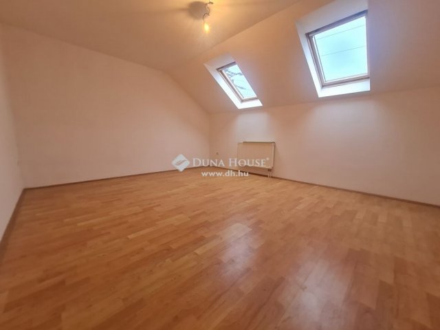 Eladó téglalakás, Badacsonytomajon 59.9 M Ft, 4 szobás