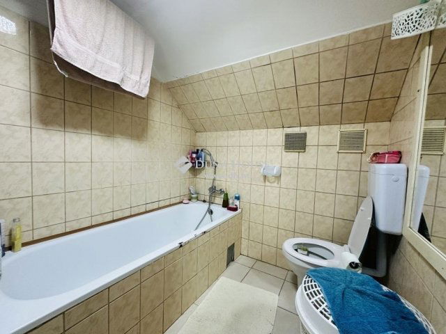 Eladó családi ház, Kesztölcön 79.5 M Ft, 6 szobás