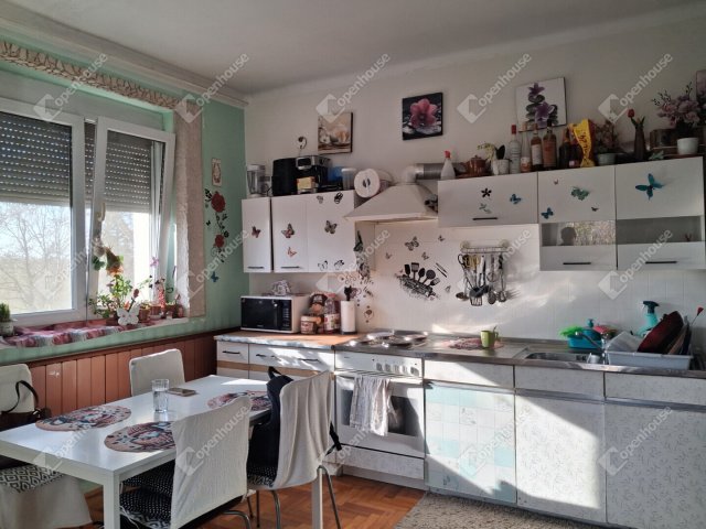 Eladó téglalakás, Almásfüzitőn 34.9 M Ft, 3 szobás