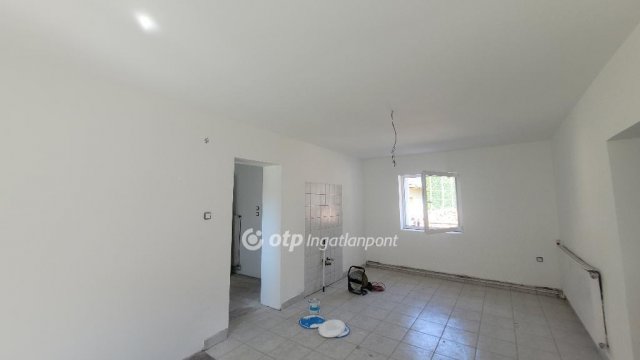 Eladó üzlethelyiség, Jászberényben 79 M Ft
