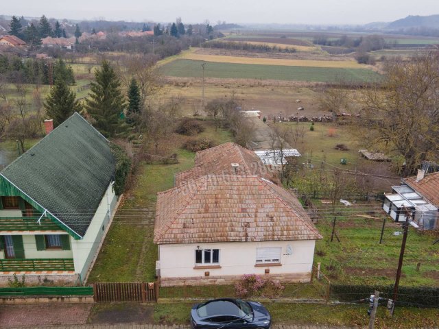 Eladó családi ház, Romhányon 15 M Ft, 3 szobás