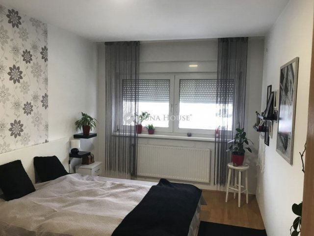 Eladó téglalakás, Székesfehérvárott 79.9 M Ft, 2+1 szobás