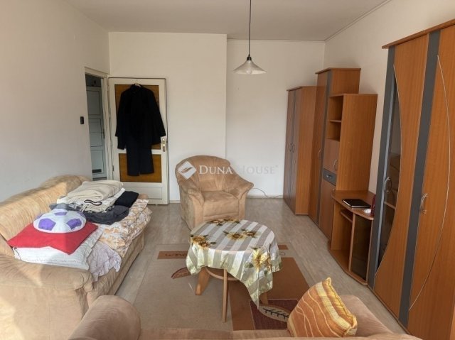 Eladó téglalakás, Pécsett 49.9 M Ft, 2 szobás