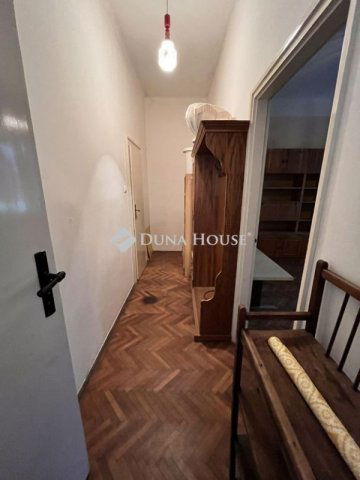 Eladó családi ház, Szombathelyen 69.99 M Ft, 6 szobás