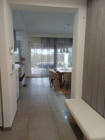Eladó családi ház, Szigetszentmiklóson 250 M Ft, 4 szobás