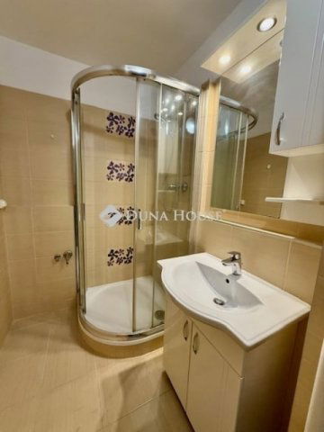 Eladó panellakás, Pécsett 49 M Ft, 3 szobás