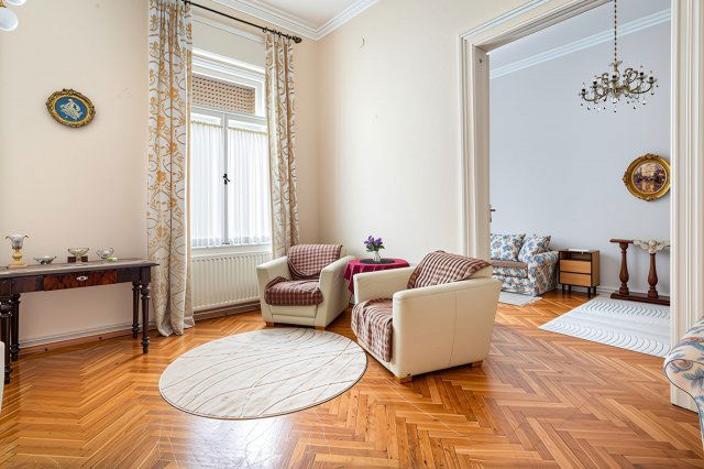 Eladó téglalakás, V. kerületben, Kossuth Lajos utcában