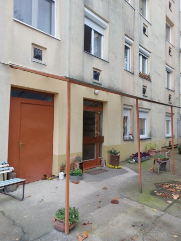 Kiadó téglalakás, albérlet, Szekszárdon, Semmelweis utcában