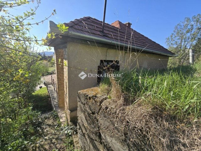 Eladó családi ház, Pécsett 44.9 M Ft, 4 szobás