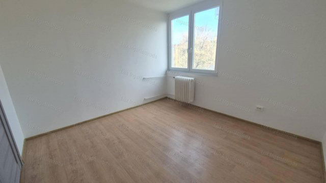 Eladó téglalakás, Oroszlányban 35.99 M Ft, 2 szobás