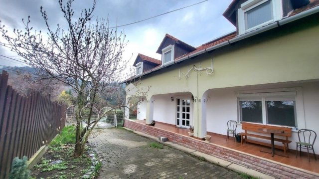 Eladó családi ház, Budapesten, III. kerületben 169 M Ft