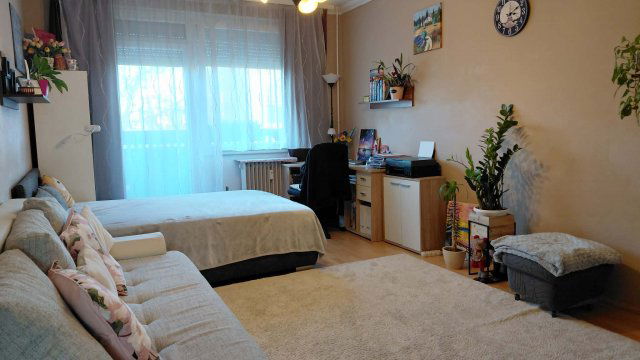 Eladó panellakás, Nyíregyházán 50.99 M Ft, 4 szobás