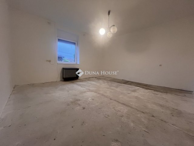 Eladó családi ház, Győrött 38.5 M Ft, 3 szobás