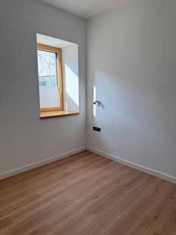 Eladó iroda, Siófokon 60.855 M Ft, 1 szobás