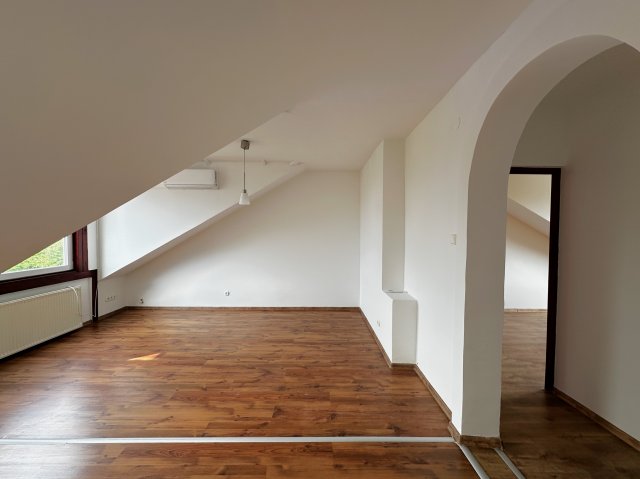 Eladó téglalakás, Dunaújvárosban 43.4 M Ft, 3 szobás
